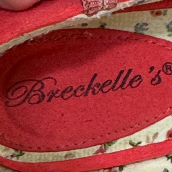 Bordello Women's Vibrant pink T-Strap Heels - Picture 8 of 10